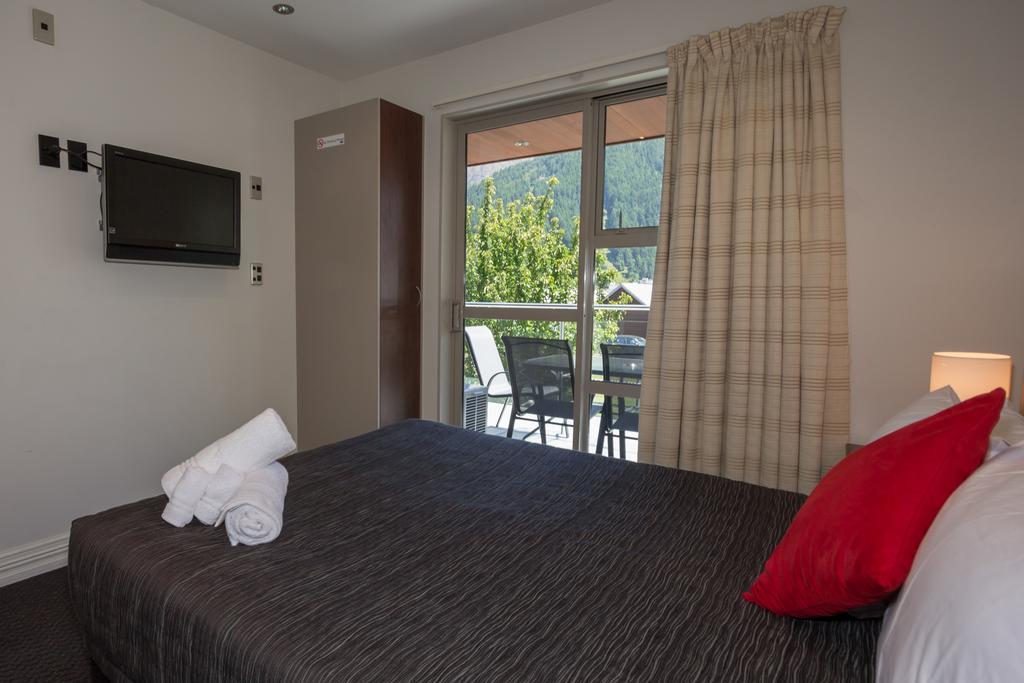 Autoline Queenstown Motel Room photo